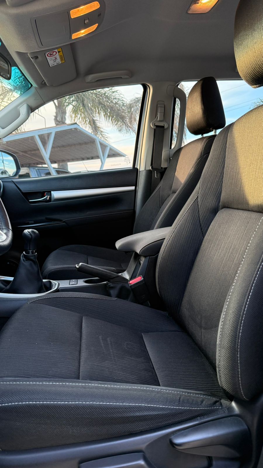 TOYOTA - HILUX SR 4X2 2.4 - MANUAL - 2023